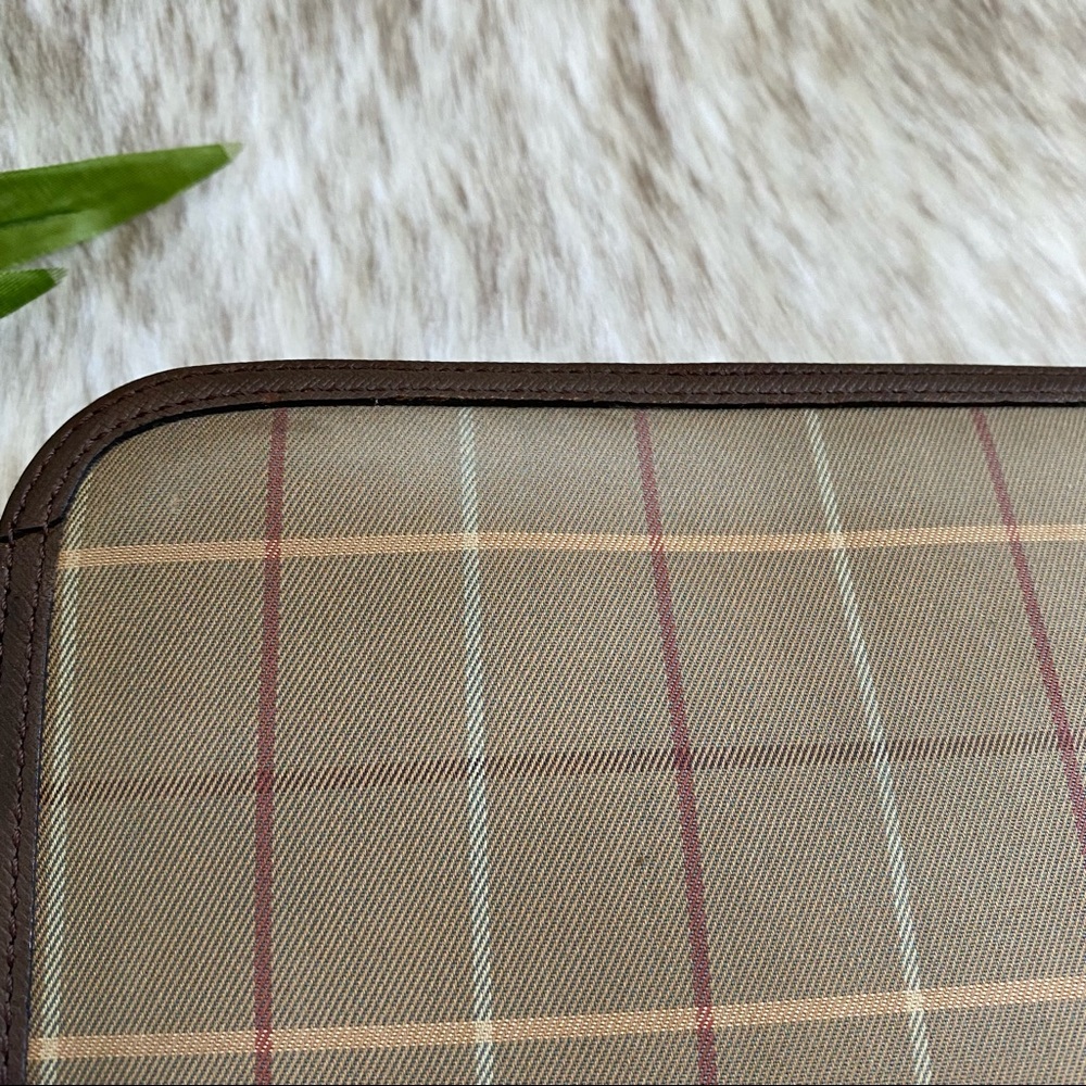 Burberry Vintage Clutch - Picture 5 of 12